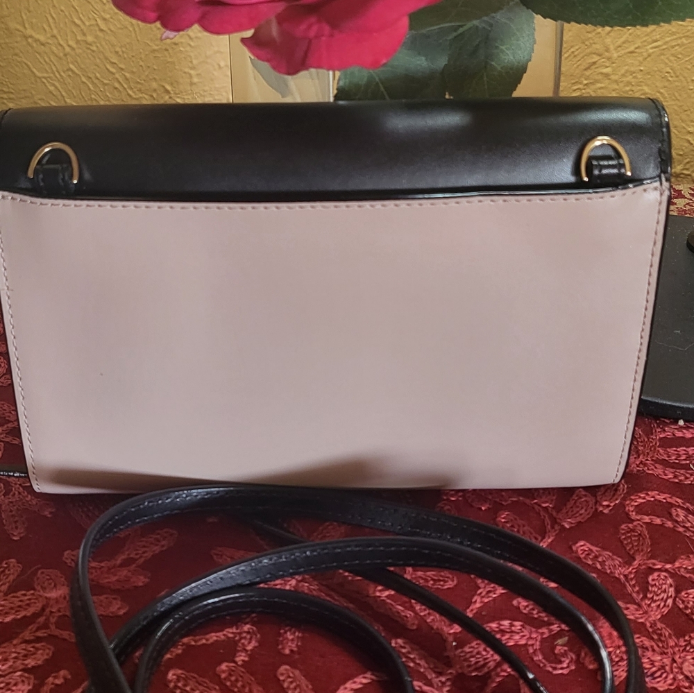 Kate Spade crossbody wallet on strap - Picture 3 of 7